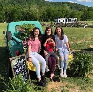 Meet your Posher, Deedra